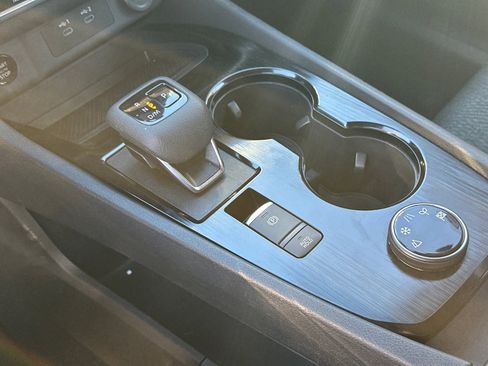 Used 2024 Nissan Rogue SV image 31