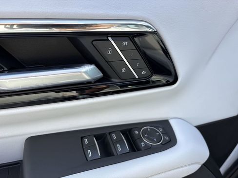 New 2026 Chevrolet Suburban Premier image 26