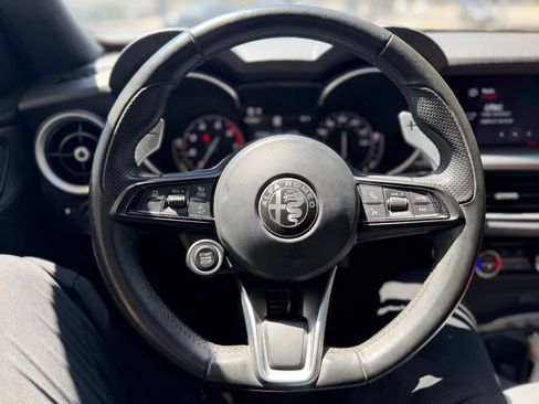 Used 2022 Alfa Romeo Stelvio Veloce AWD/4WD image 6