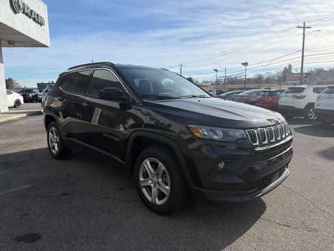 Used 2024 Jeep Compass Latitude image 5