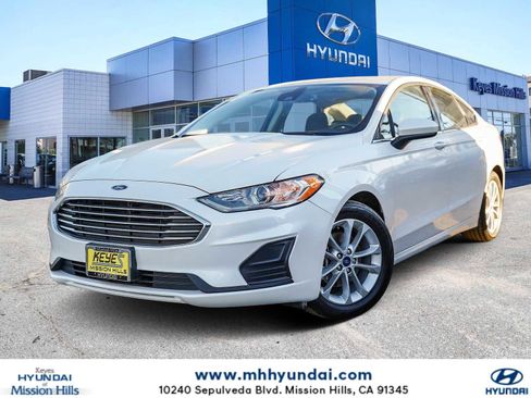 Used 2020 Ford Fusion SE image 1