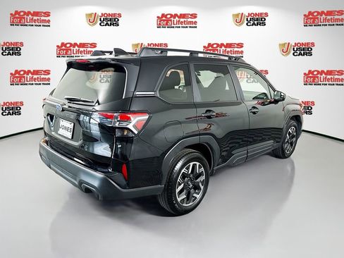 Certified 2025 Subaru Forester Premium AWD/4WD image 16