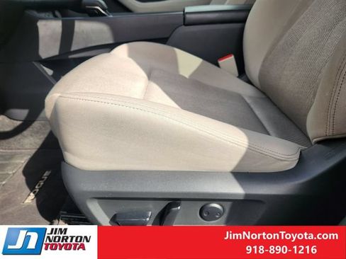 Used 2025 Nissan Rogue SV FWD image 24
