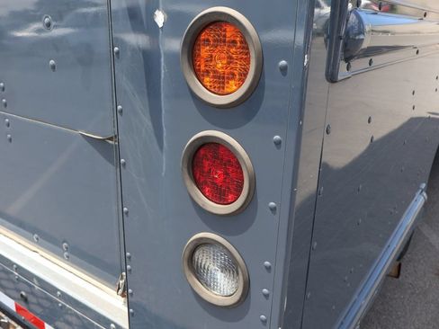 Used 2022 Ford Transit 350 DRW RWD image 25