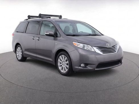 Used 2017 Toyota Sienna Limited AWD/4WD image 3