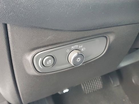 Used 2023 Chevrolet Equinox LS image 12