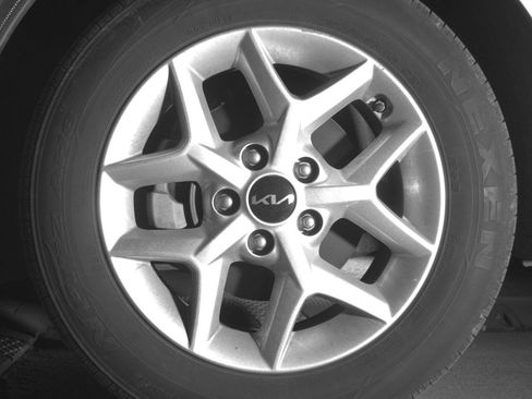 Used 2025 Kia Soul LX w/ LX Technology Package image 12