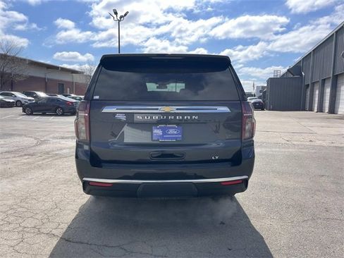 Used 2024 Chevrolet Suburban LT image 4