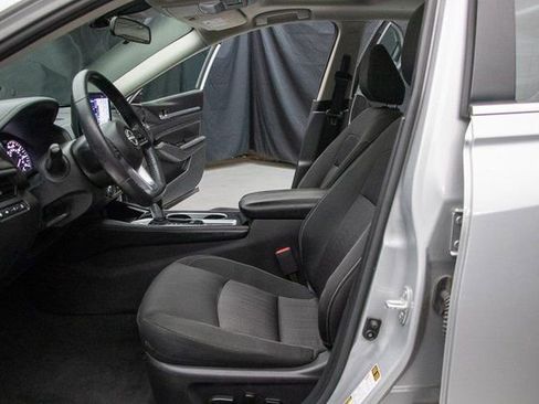 Used 2023 Nissan Altima 2.5 SV w/ SV Premium Package image 26