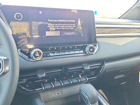 New 2025 GMC Canyon Elevation w/ Convenience Package image 10