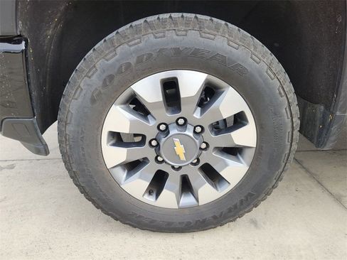 Used 2024 Chevrolet Silverado 2500 Custom w/ Custom Value Package image 32