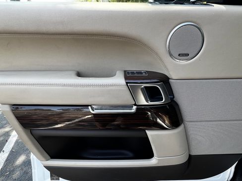Used 2016 Land Rover Range Rover HSE image 13