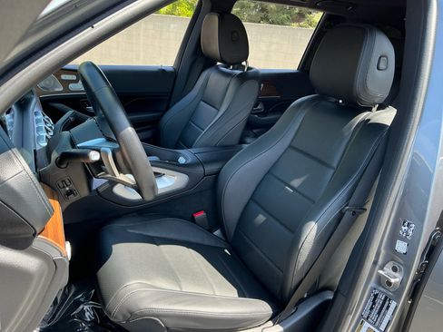 Used 2025 Mercedes-Benz GLS 450 4MATIC image 18