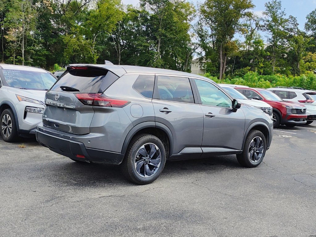 Used 2025 Nissan Rogue SV FWD image 3