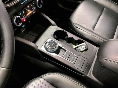 Used 2022 Ford Escape SEL image 16