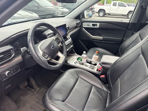 Used 2021 Ford Explorer Limited w/ Equipment Group 301A image 7