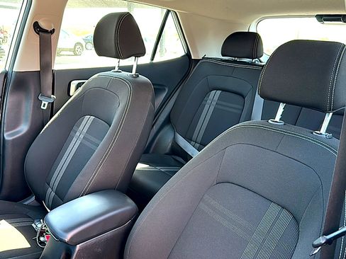 Used 2025 Hyundai Venue SEL image 14