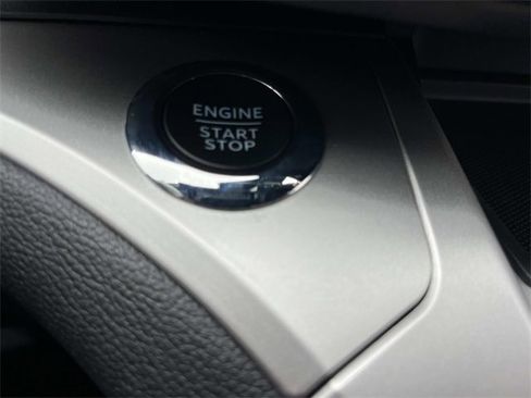 Used 2022 Ford Explorer XLT w/ Equipment Group 202A image 36