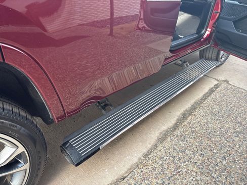 Used 2022 Jeep Grand Wagoneer Series III w/ Rear Seat Video Group 1 image 12