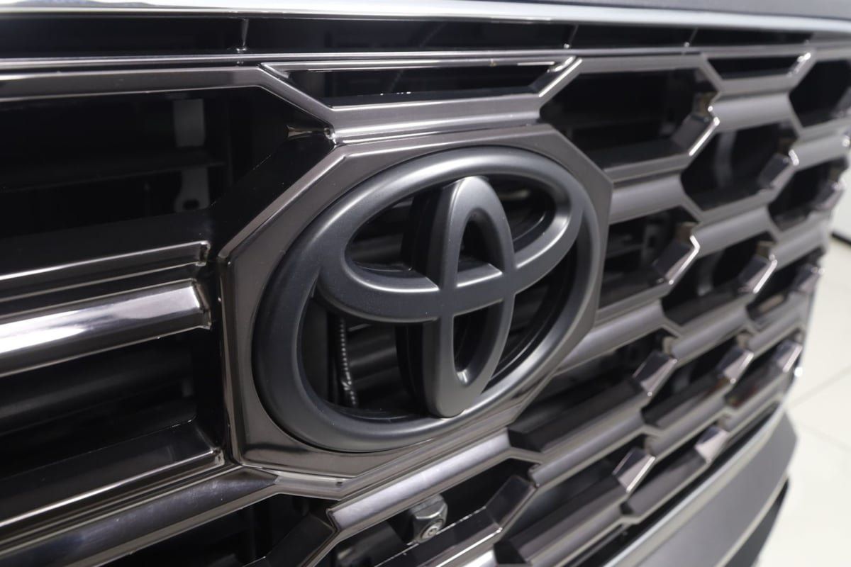 Used 2024 Toyota Sequoia Platinum AWD/4WD image 19