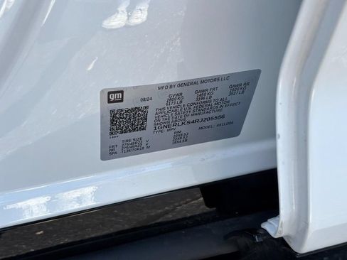 Used 2024 Chevrolet Traverse RS FWD image 25