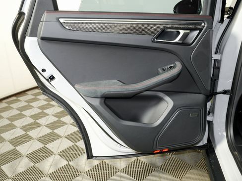 New 2026 Porsche Macan GTS image 34