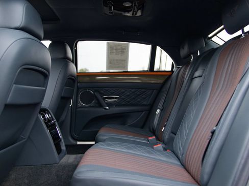 Used 2018 Bentley Flying Spur S V8 AWD/4WD image 40