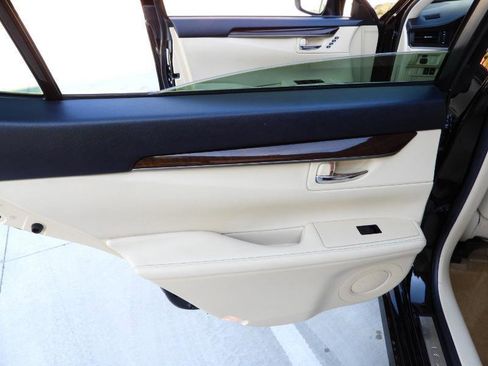 Used 2013 Lexus ES 350 w/ Luxury Pkg image 34