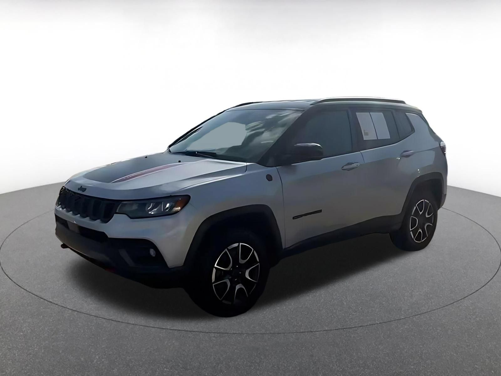 Used 2025 Jeep Compass Trailhawk AWD/4WD image 6
