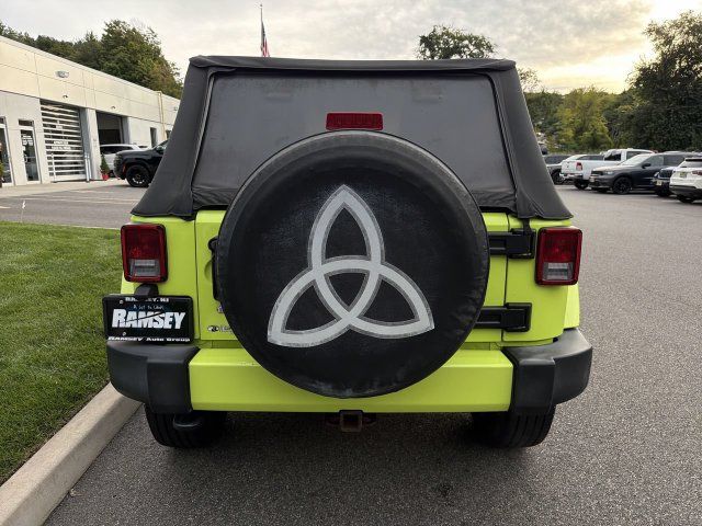 Used 2017 Jeep Wrangler Sahara w/ Connectivity Group AWD/4WD image 7