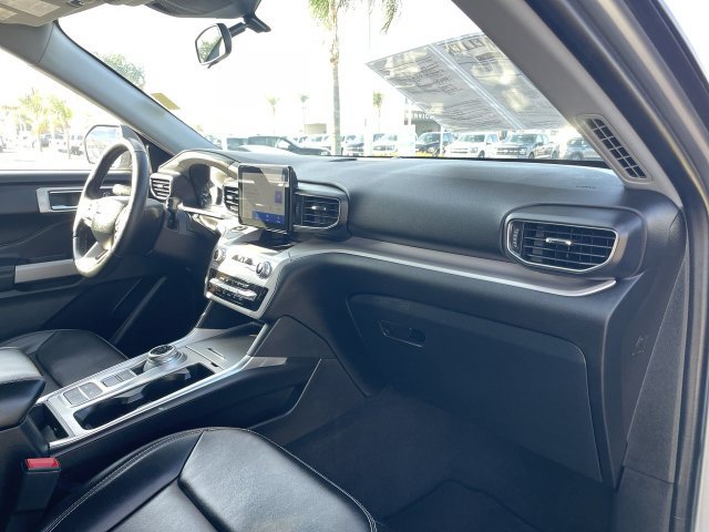 Used 2024 Ford Explorer XLT w/ Equipment Group 202A RWD image 27