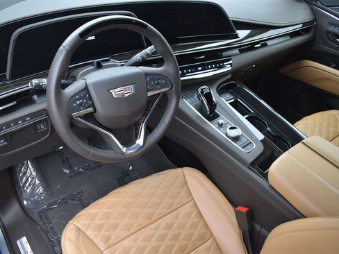 Certified 2024 Cadillac Escalade ESV Premium Luxury AWD/4WD image 12