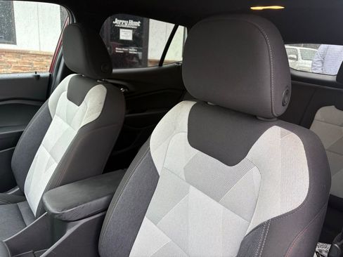 Used 2024 Chevrolet Trax RS w/ Sunroof Package image 3