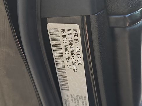 Used 2025 Jeep Grand Cherokee Altitude AWD/4WD image 29