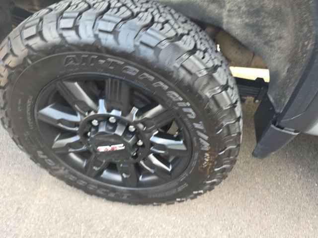 Used 2025 GMC Sierra 2500 AT4 w/ AT4 Premium Plus Package AWD/4WD image 11