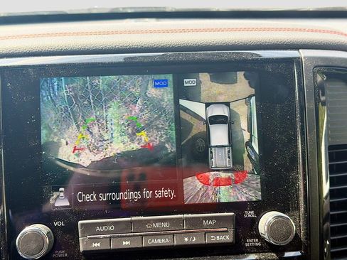 Used 2024 Nissan Titan PRO-4X w/ Pro-4x Convenience Package image 8