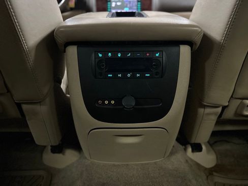 Used 2011 Chevrolet Suburban LTZ AWD/4WD image 21