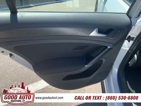 Used 2018 Volkswagen GTI SE FWD image 8