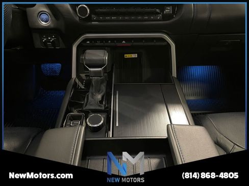 Used 2024 Toyota Sequoia Platinum image 11