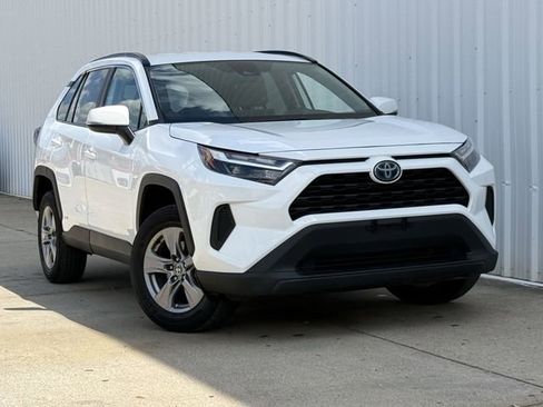 Used 2023 Toyota RAV4 XLE image 2