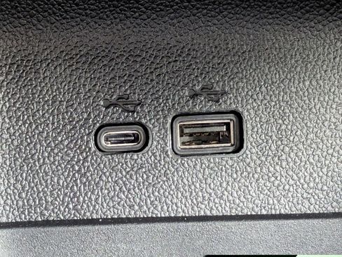 Used 2025 Chevrolet Traverse LT w/ Driver Confidence Package FWD image 25
