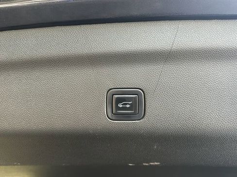 Used 2022 Chevrolet Tahoe RST w/ Luxury Package AWD/4WD image 32