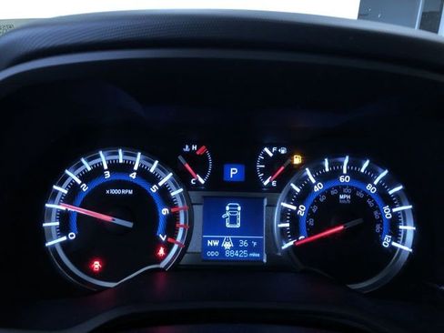 Used 2017 Toyota 4Runner SR5 Premium image 30