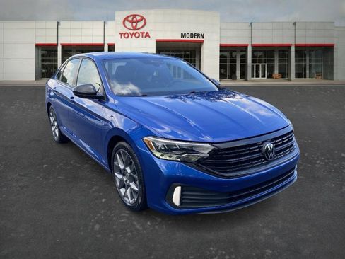 Used 2024 Volkswagen Jetta Sport FWD image 3