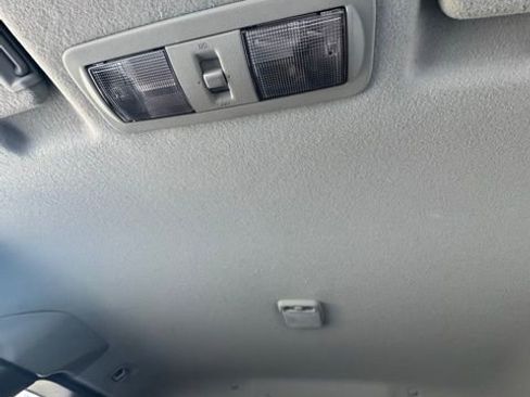 Used 2009 Nissan Frontier SE w/ SE Value Truck Pkg image 16