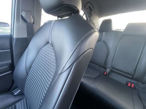 Used 2019 Toyota Camry SE image 12