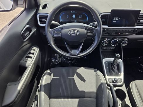 Certified 2025 Hyundai Venue Limited FWD image 13