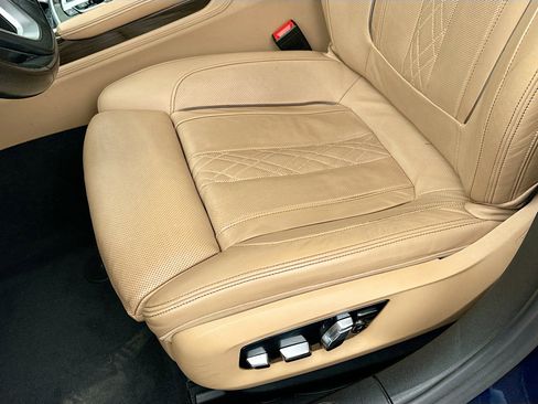Used 2022 BMW 750i xDrive w/ Luxury Rear Seating Package AWD/4WD image 16