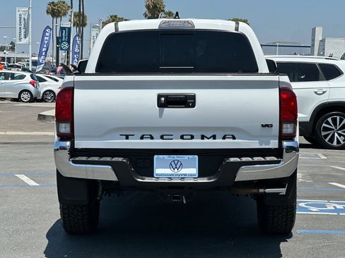 Used 2022 Toyota Tacoma SR5 RWD image 5