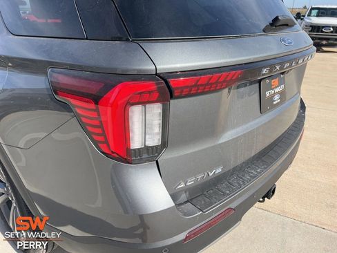 New 2026 Ford Explorer Active w/ Active Comfort Package image 7